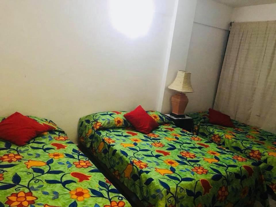 Hotel Zocalo Abuelos Acapulco Bagian luar foto