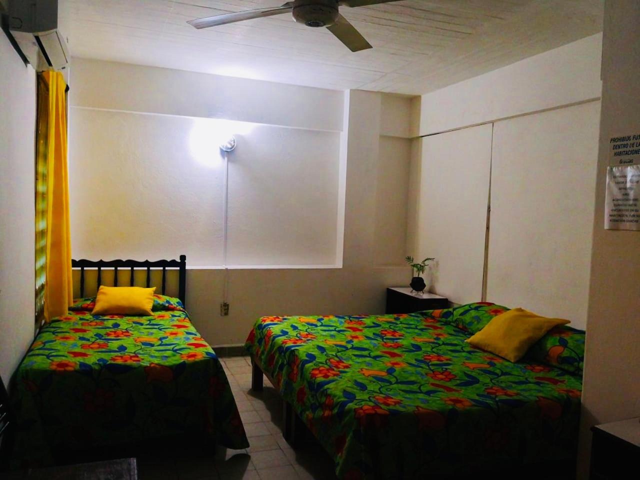 Hotel Zocalo Abuelos Acapulco Bagian luar foto